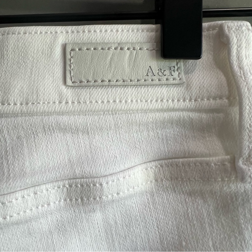 Abercrombie & Fitch Simone High Rise White Ankle Jeans with distressed Hem - Picture 5 of 10